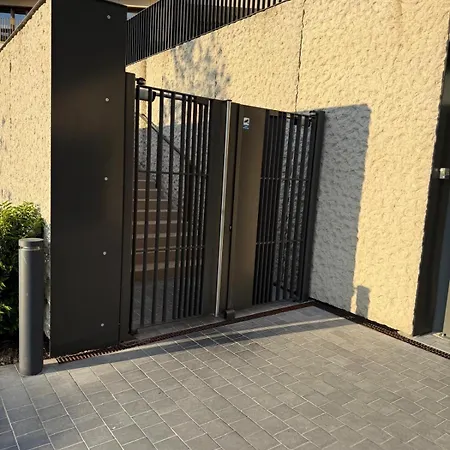 Lawson's Gold Bell アパート *