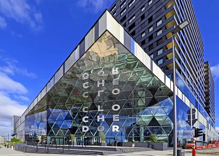 Lawson's Gold Bell Apartman *